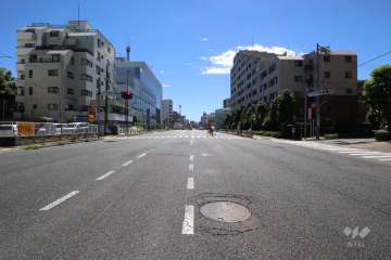 敷地南東側の前面道路(北東側から)