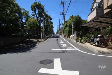 敷地北側の前面道路　