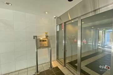 エントランスはオートロック付きです。