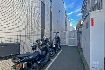 バイク置場と駐輪場