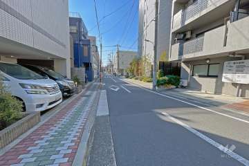 敷地北側の前面道路（東側から）