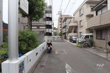 敷地北側の前面道路