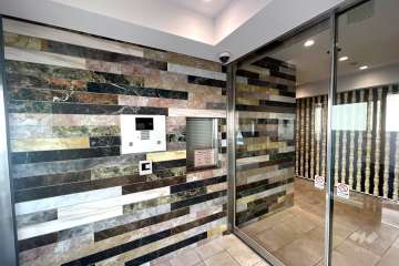 エントランスはオートロック付きです。