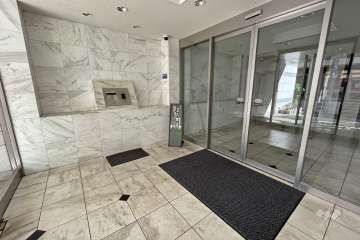 エントランスはオートロック付きです。