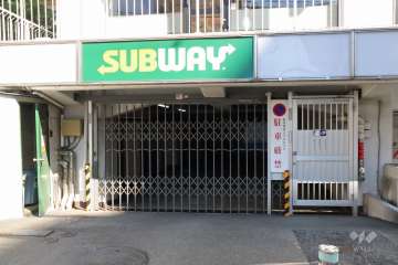 駐車場の出入り口