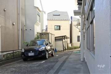 敷地内駐車場（屋外平面式）と駐輪場