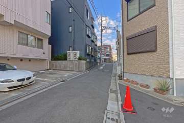 敷地の北側通路（東側から）