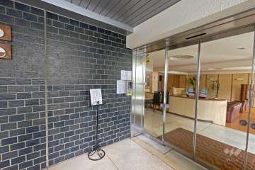 エントランスはオートロック付きです。