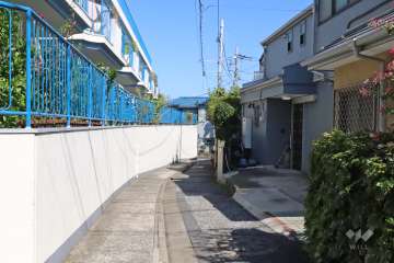 敷地南側の前面道路