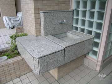 エントランス横の水栓
