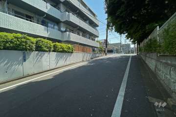 敷地南側の前面道路