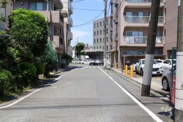 敷地北西側の前面道路　