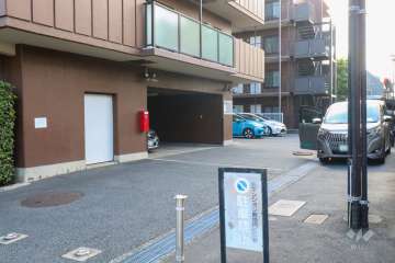 敷地内駐車場（屋外平面式と屋内平面式）