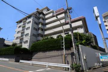 上池台スカイマンションの外観(北東側から)