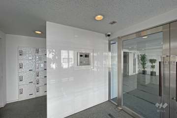 エントランスはオートロック付きです。