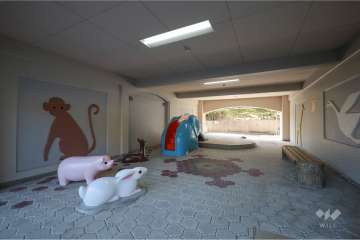 ピロティに設けられたプレイロット