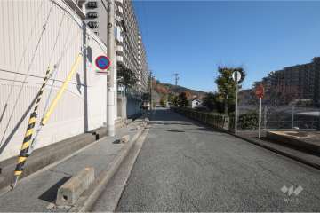 敷地南東側の前面道路