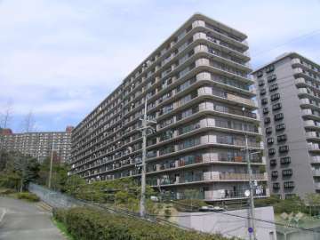 ジャルダン宝塚中山台弐番館A棟の外観