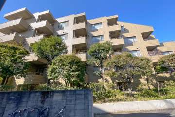 フォルム上池台の外観（南東側から）