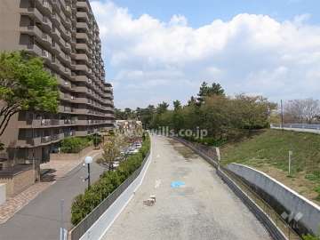 敷地の東側には武庫川が流れています。