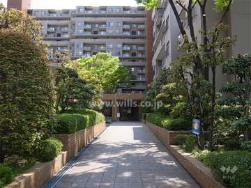 緑豊かなエントランスアプローチ