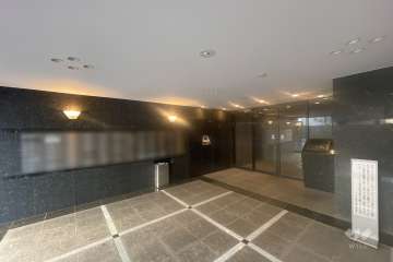 エントランスはオートロック付きです。