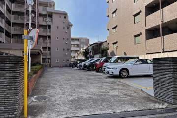 駐車場の入り口・敷地内駐車場（屋外平面式）