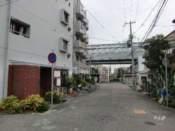 マンション西側の様子