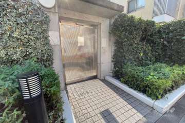 駐輪場・バイク置場（自動ドアあり）