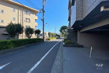 敷地北東側の前面道路