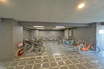 屋内に設けられた駐輪場
