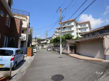 ハイツ苦楽園A棟の遠景（南東側から）
