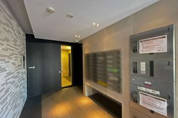 エントランスはオートロック付きです。