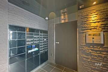 エントランスはオートロック付きです。