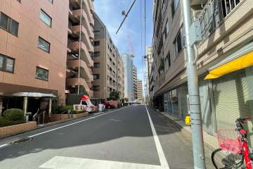 敷地南側の前面道路