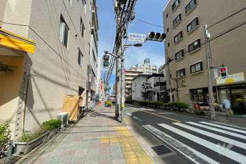 敷地東側の前面道路