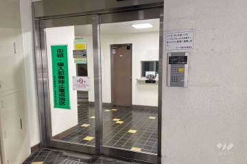 エントランスはオートロック付きです。