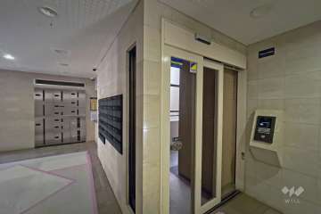 エントランスはオートロック付きです。