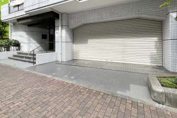 駐車場の出入り口　