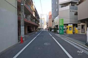 敷地南側の前面道路（西側から7）