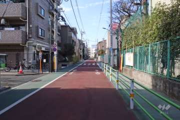 敷地北側の前面道路