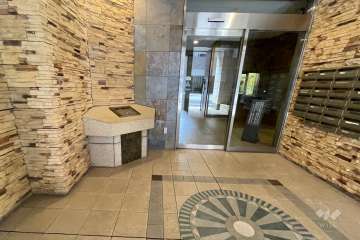 エントランスはオートロック付きです。