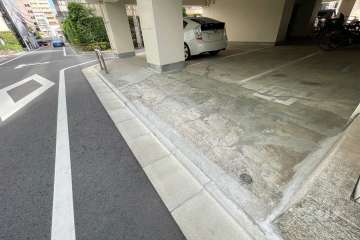 駐車場の出入り口