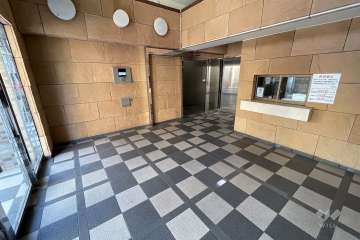 エントランスはオートロック付きです。