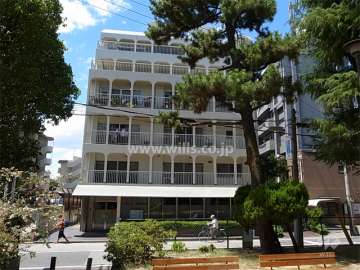 公園から見たフォートレス二見