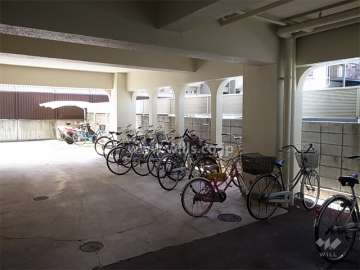 駐輪場、駐車場