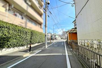 敷地の南側前面道路