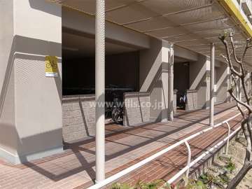 建物1階部分にある駐輪場
