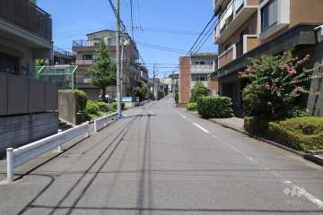 敷地南西側の前面道路