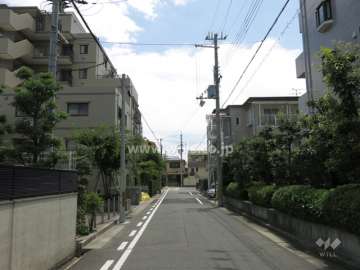 敷地東側の前面道路